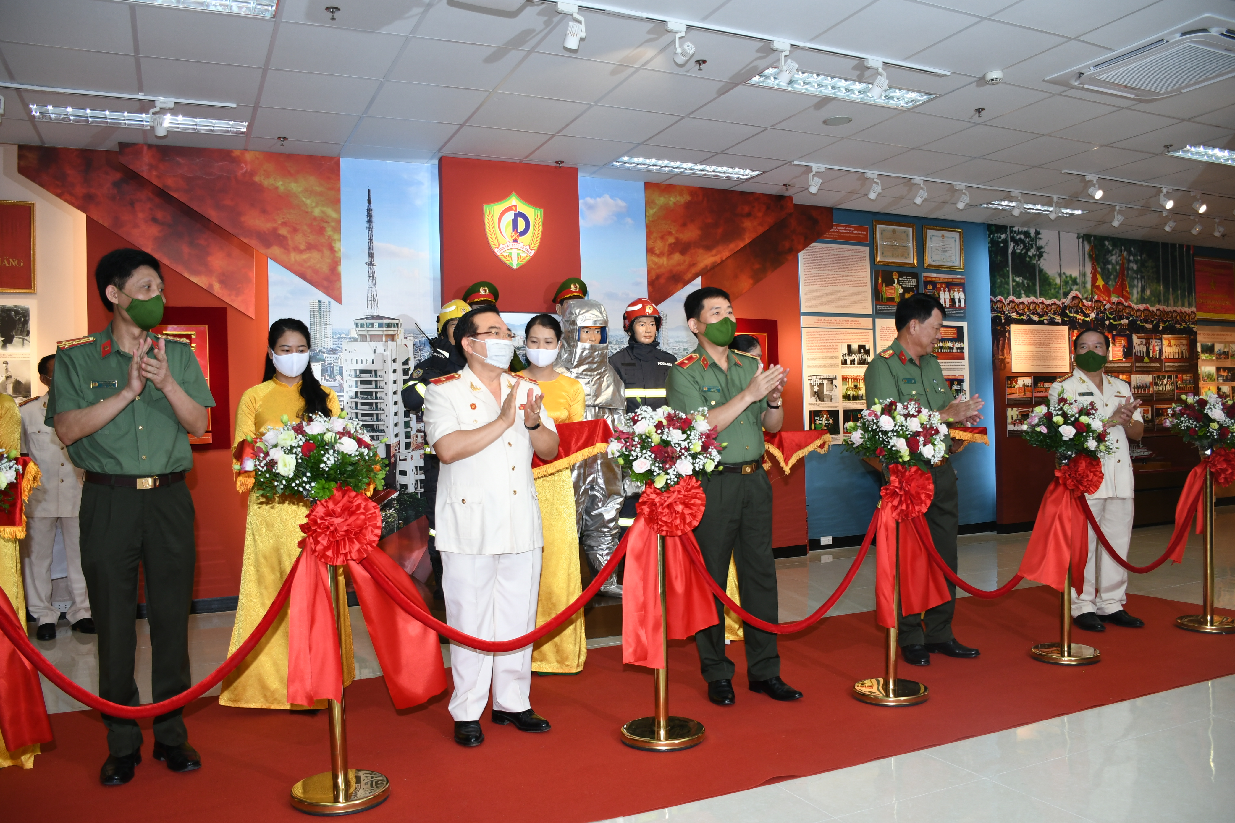 Phòng Cảnh sát PCCC & CNCH: Họp mặt kỷ niệm 60 năm Ngày truyền thống lực lượng Cảnh sát PCCC & CNCH (4-10-1961 * 4-10-2021)